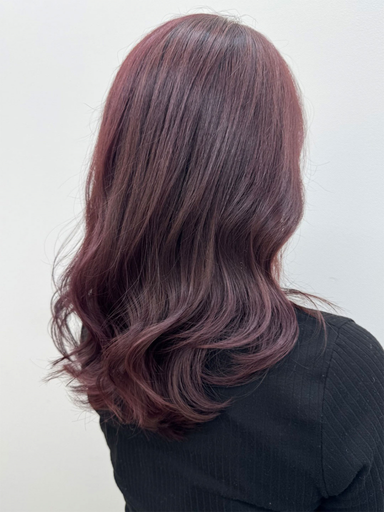 ミディアムヘア/暗めカラー/チェリーレッド