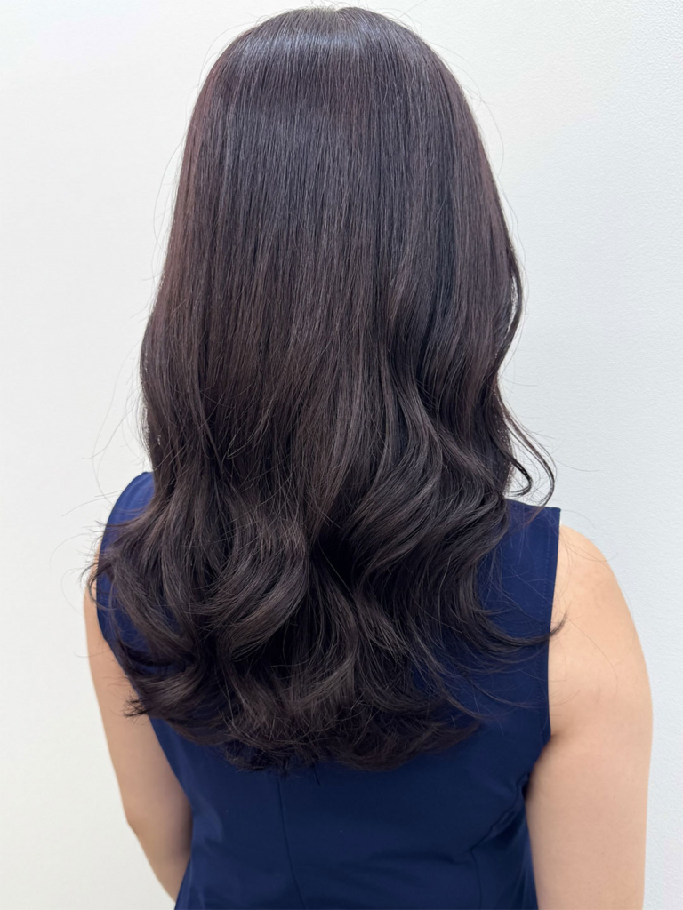 ミディアムヘアチョコレートブラウン/チェリーレッド