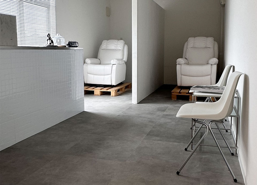 松戸で美容室・マツエクを展開している「BULL（ブル）」の店舗「Eyelash Eyebrow Salon CALM」